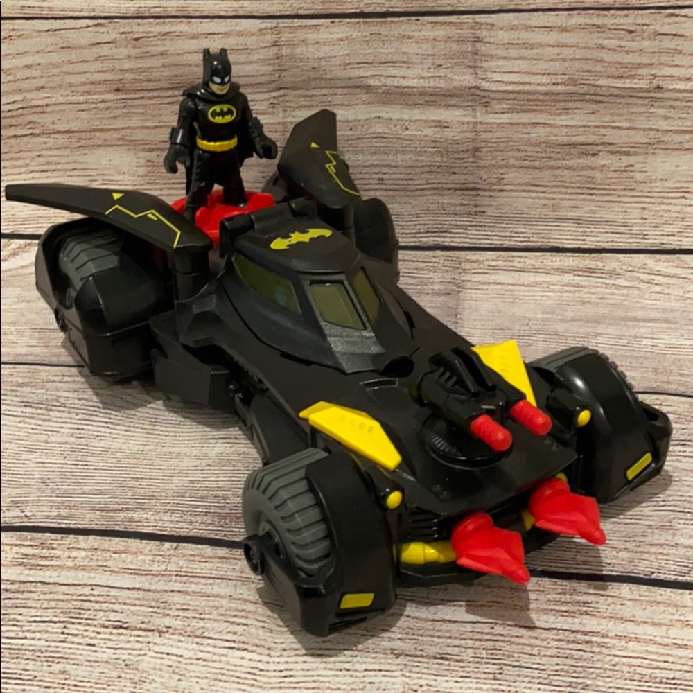 Imaginext DC Super Friends Batmobile & Batman - Picture 4 of 6